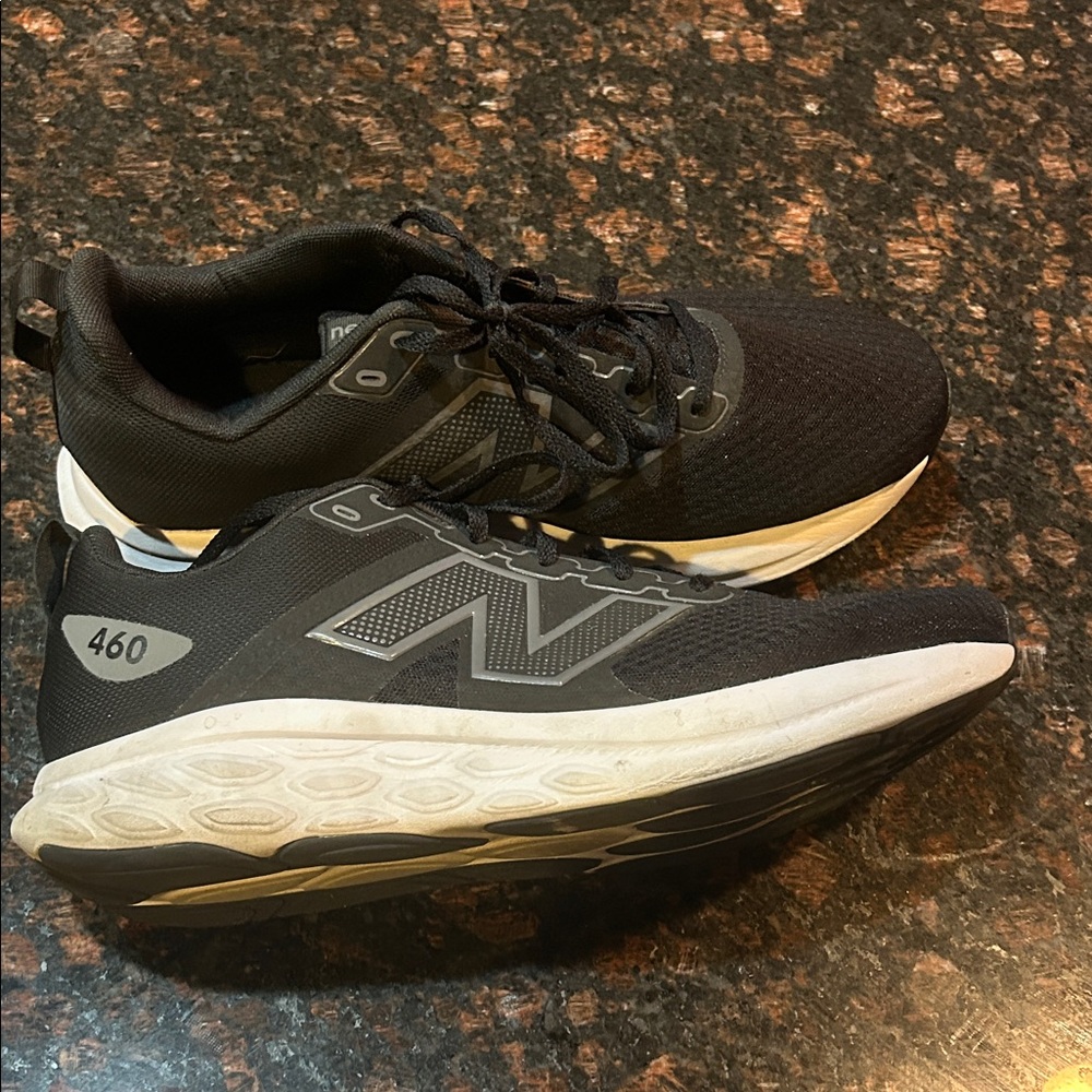 New Balance Men's Black and Gray Athletic Shoes